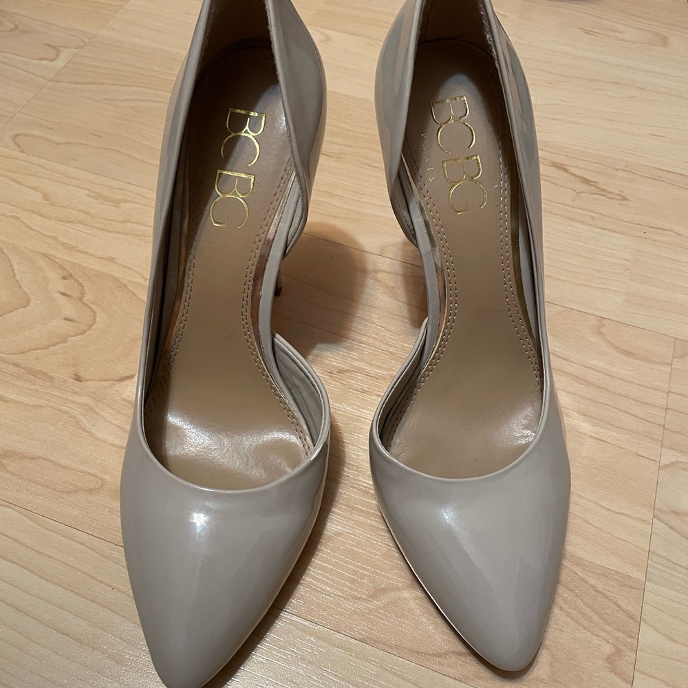 BCBG beige heels
